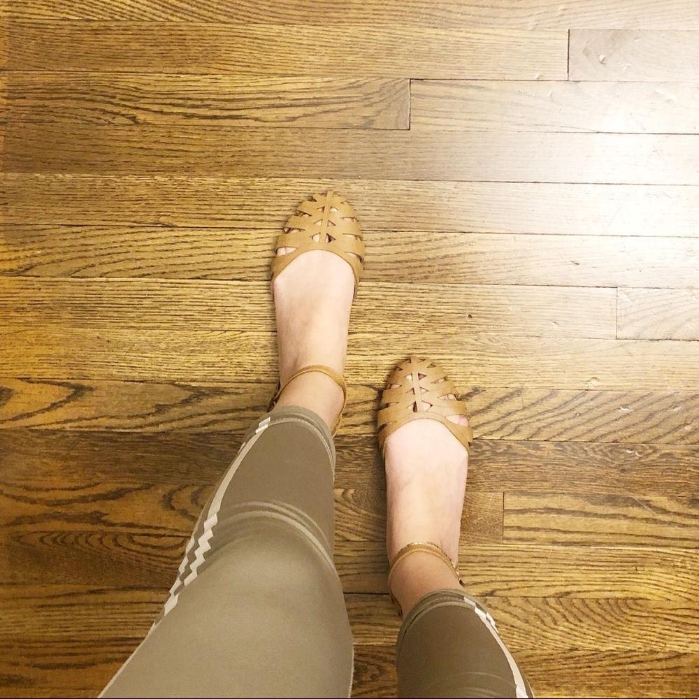 TAN SANDALS W/ANKLE STRAP